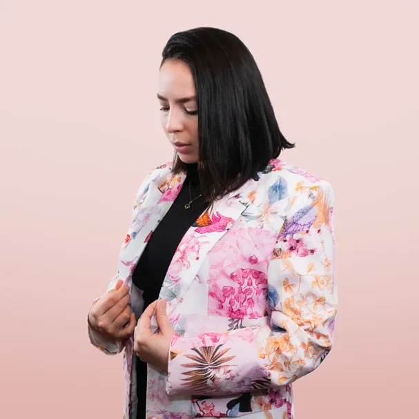 Carolina Zarate, mentora del curso de micropigmentación de labios
