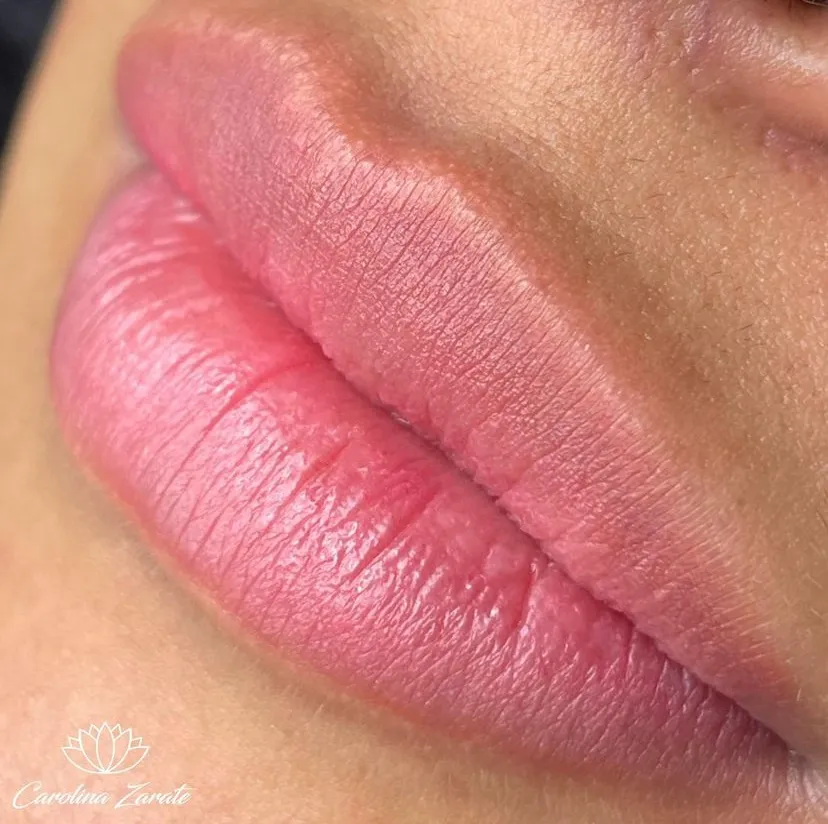 Resultado de micropigmentación de labios de Carolina Zarate