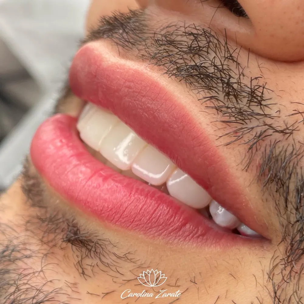 Resultado de micropigmentación de labios de Carolina Zarate