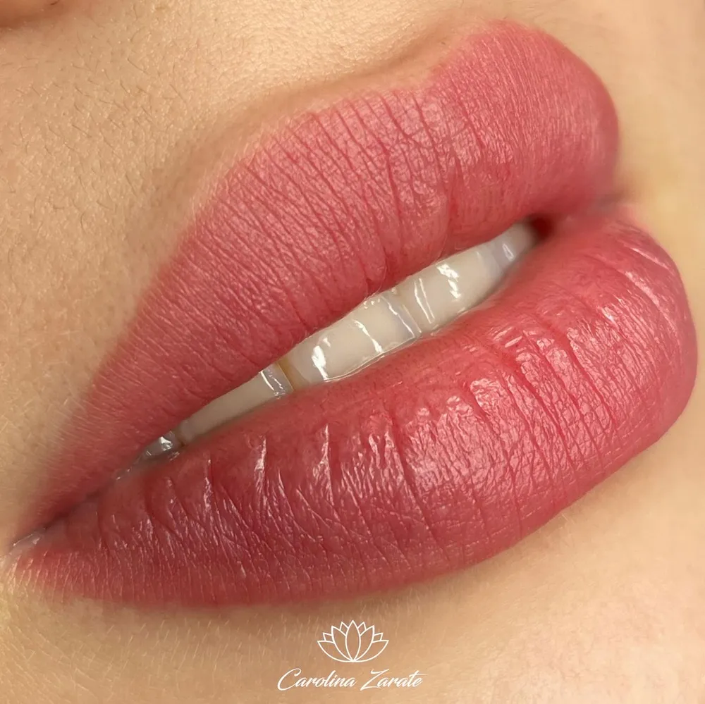 Resultado de micropigmentación de labios de Carolina Zarate